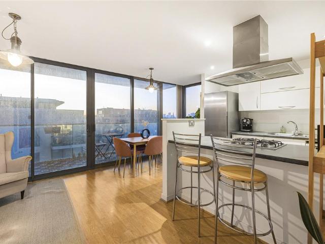 Apartment for rent in Poplar Grove, Greater London