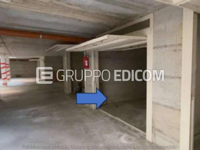 Box in vendita a Pavia, Lombardia