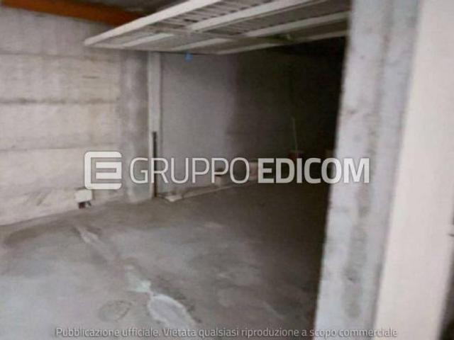 Box in vendita a Pavia, Lombardia