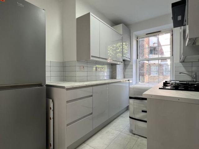 Apartment for rent in Stamford Hill, Greater London