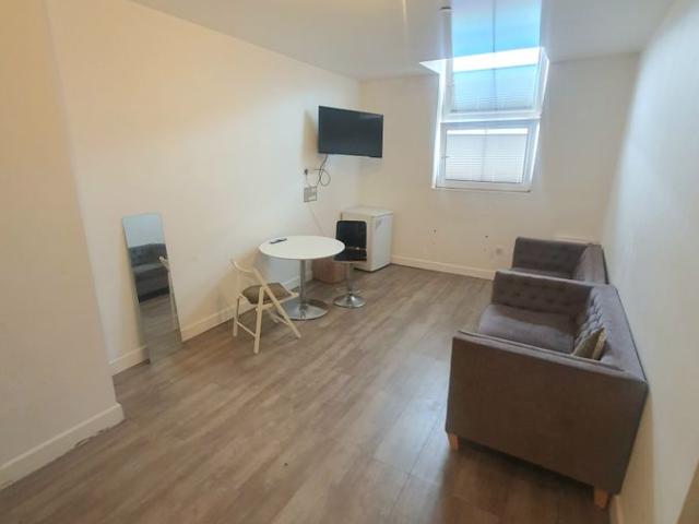Room for rent in St Matthew's, Old Wharf