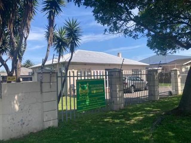 Commercial for rent in Holland Park, Gqeberha (Port Elizabeth)
