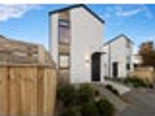 Townhouse for sale in Heathcote, Canterbury