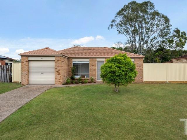Villa for sale in Country Meadows Estate, Greater Brisbane