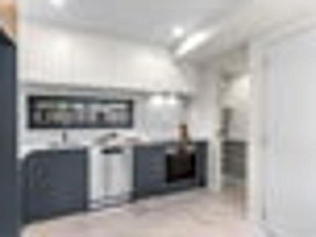 Townhouse for sale in Chaslands, Canterbury