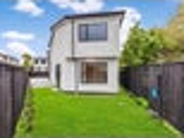 Townhouse for sale in Kelston, Oroua County