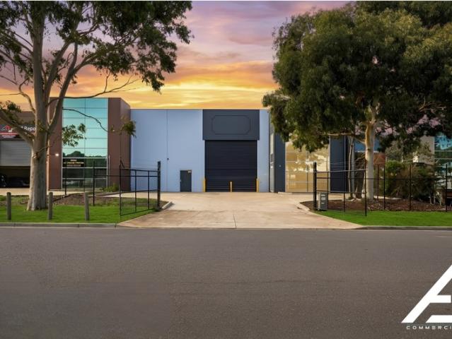 Warehouse for rent in West Park Industrial Estate, Melbourne