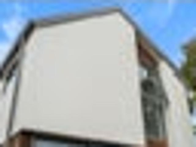 Townhouse for sale in Chaslands, Canterbury