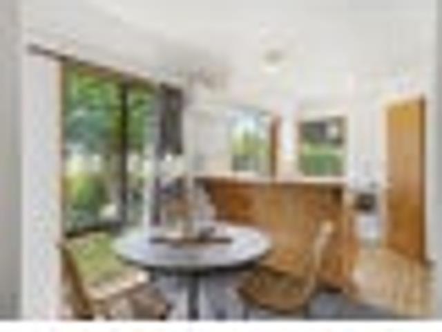 Townhouse for sale in Chaslands, Canterbury