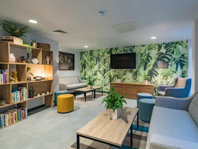 Room for rent in Hyde Park, West Yorkshire