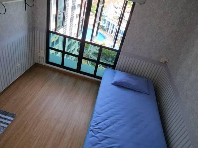 Room for rent in Serangoon