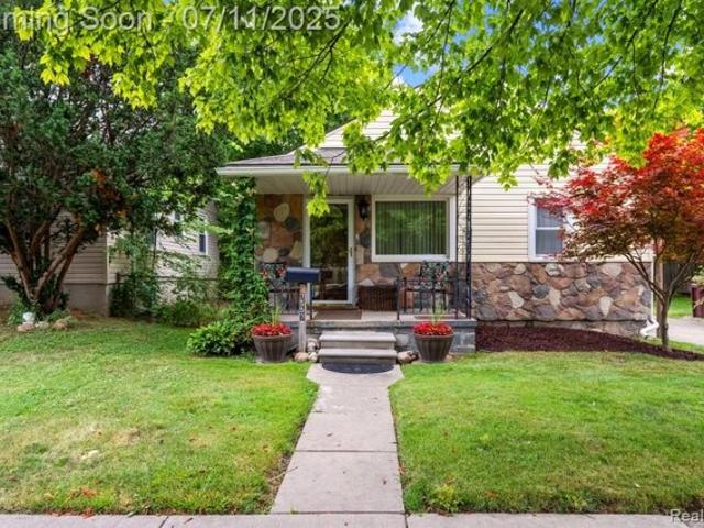 House for sale in Center Line
