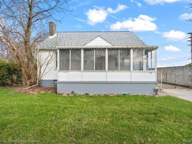 House for sale in Center Line