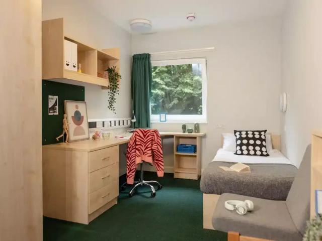 Room for rent in Barton In Fabis, East Midlands