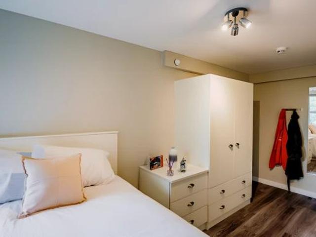 Room for rent in West End, Scotland