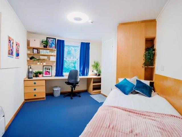Room for rent in Clifton, Haddon