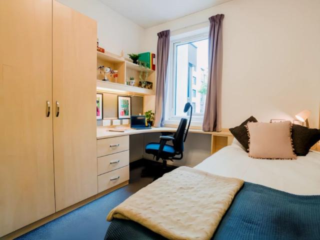 Room for rent in Clifton, Haddon