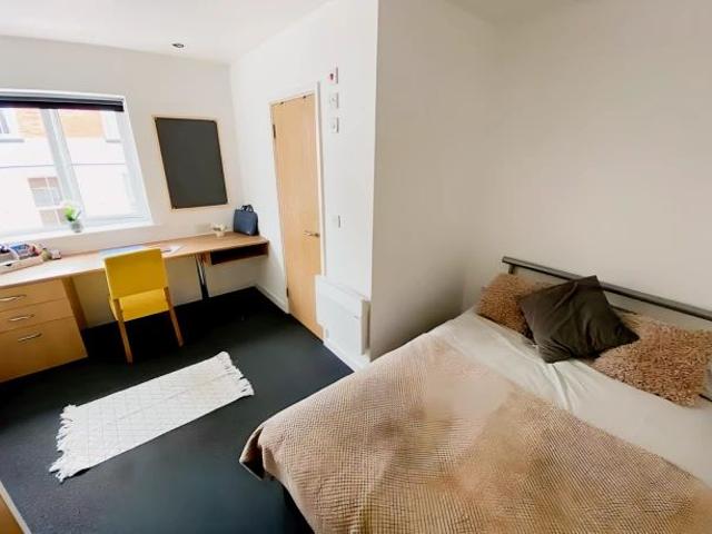 Room for rent in Elmfield, Leicestershire