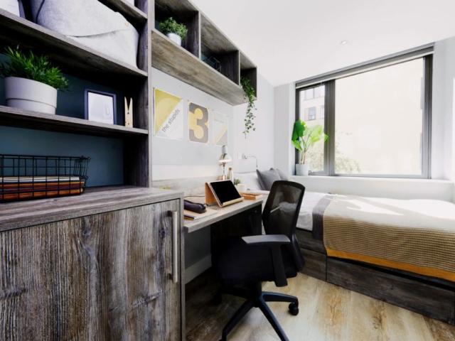 Room for rent in Crockherbtown, Falcon Lodge