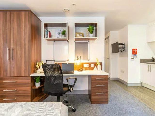 Room for rent in Little Woodhouse, Leeds