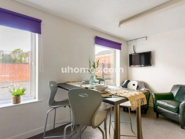 Room for rent in Lowfield, South Yorkshire