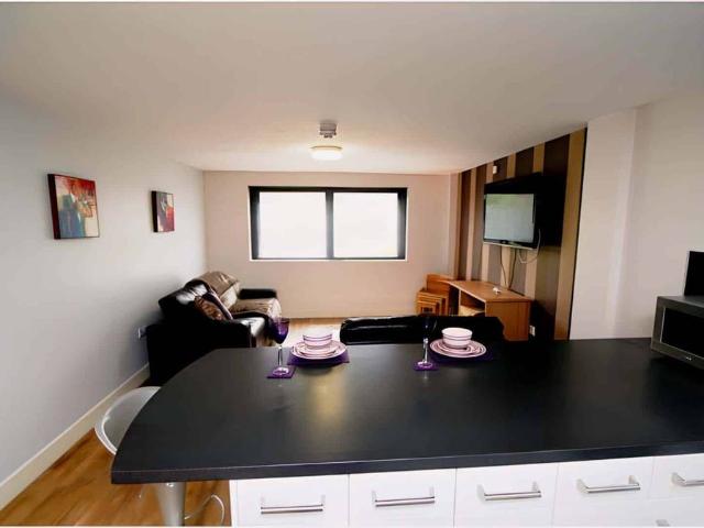 Room for rent in Hyde Park, Leeds