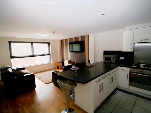 Room for rent in Hyde Park, West Yorkshire