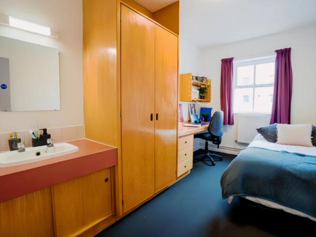Room for rent in Haddon, East Midlands