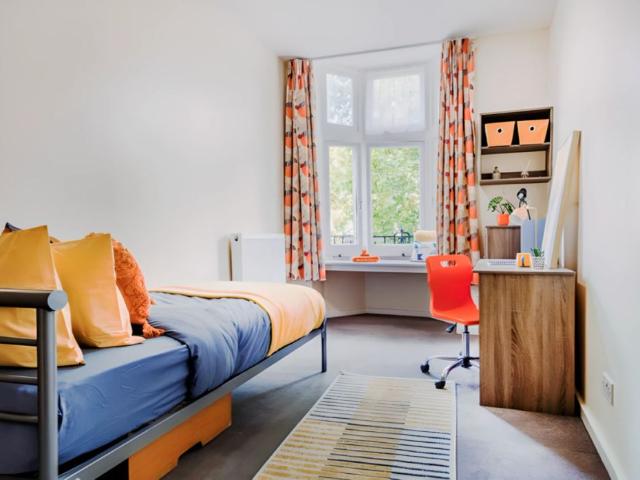 Room for rent in Saint Giles, Bloomsbury
