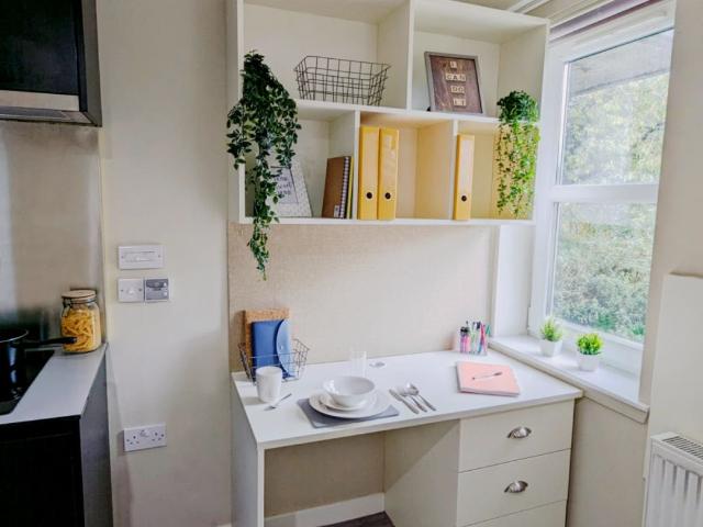 Studio for rent in West End, Scotland