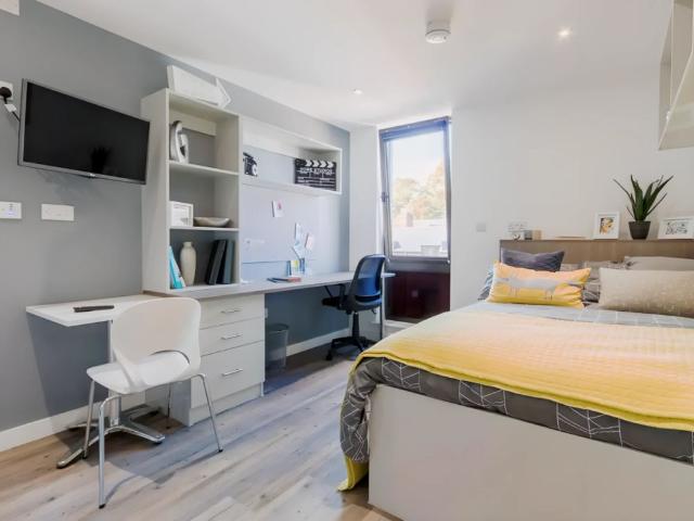 Studio for rent in Crockherbtown, Falcon Lodge