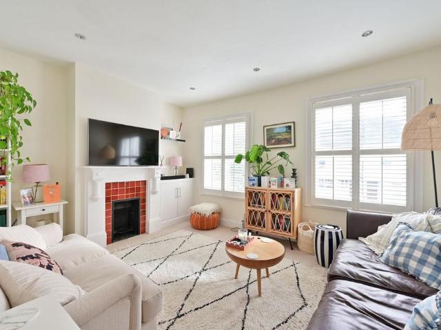 Apartment for rent in Southfields, Greater London