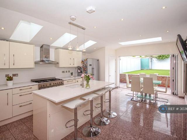 House for rent in Southfields, Greater London