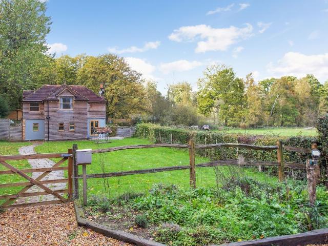 Apartment for rent in Pachesham Park, Surrey