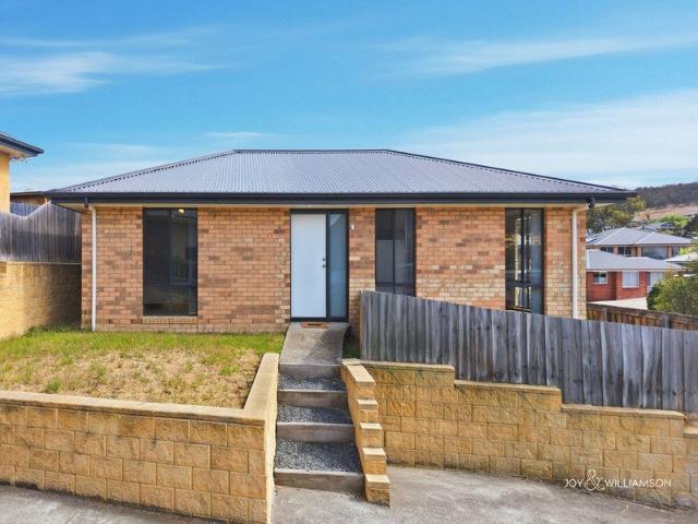 Apartment for rent in Old Beach, Hobart