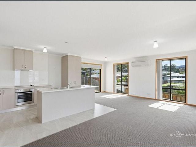 Apartment for rent in Old Beach, Hobart