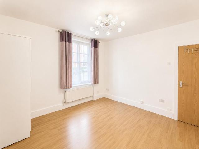 Apartment for rent in St. John's Wood, Greater London