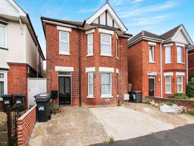 Apartment for rent in Talbot Village, Bournemouth