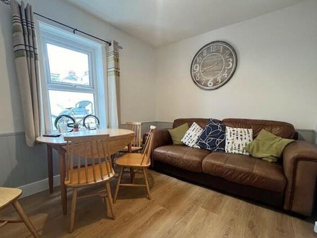 House for rent in Follaton, Strode