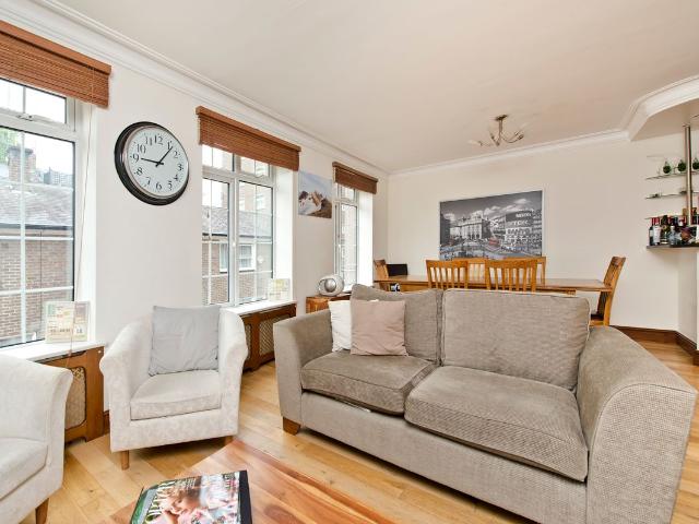 House for rent in Brompton, Greater London