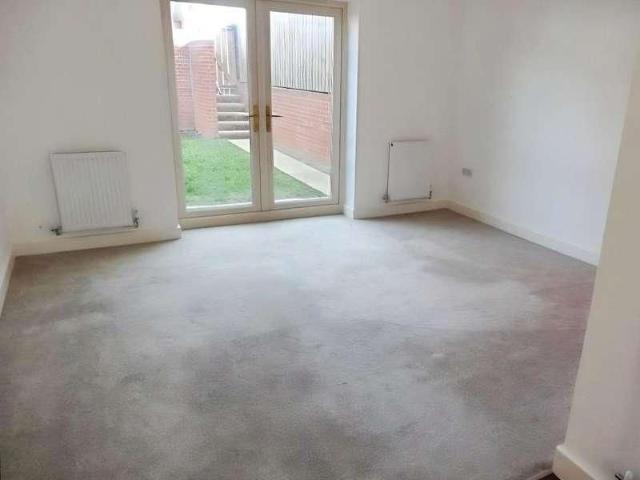 Townhouse for rent in Darnall, South Yorkshire
