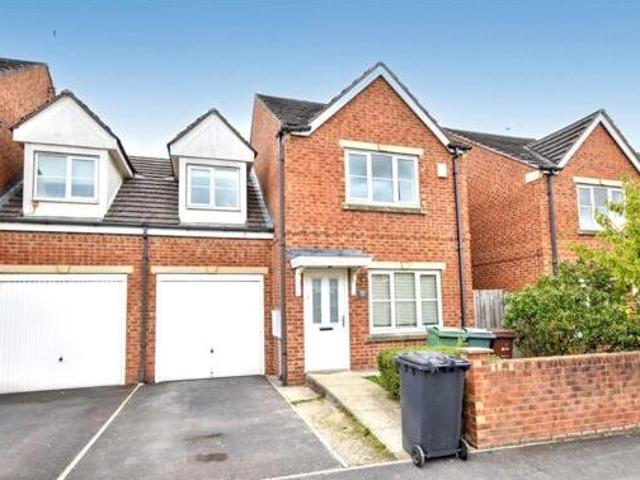 House for sale in Scholes, West Yorkshire