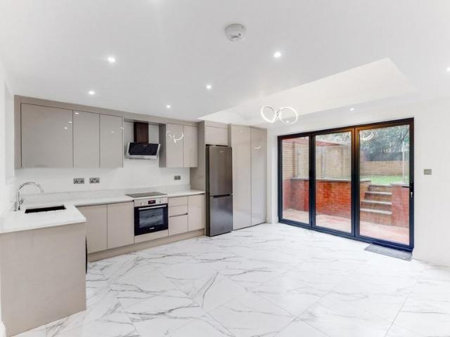Apartment for rent in Shepherd's Bush, Greater London