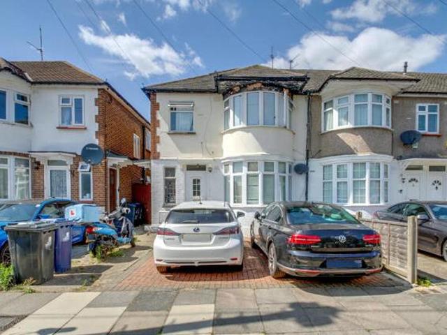 House for sale in London Borough of Ealing, Greenford
