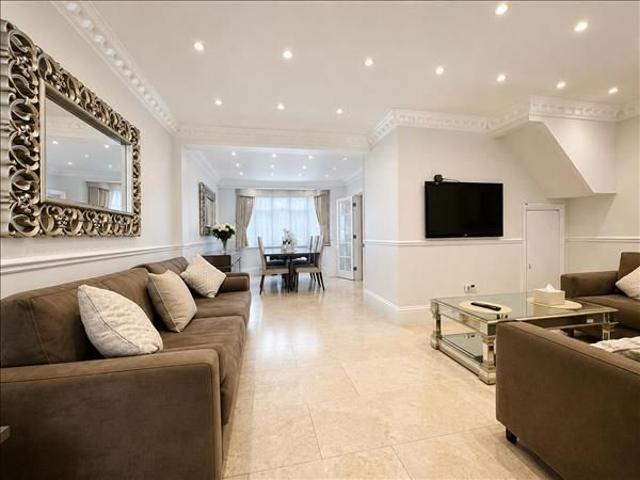 House for rent in London Borough of Ealing, Greater London