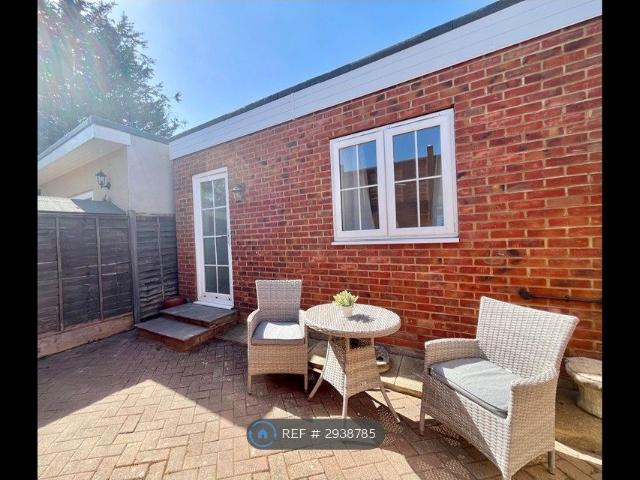 Apartment for rent in London Borough of Ealing, Greenford