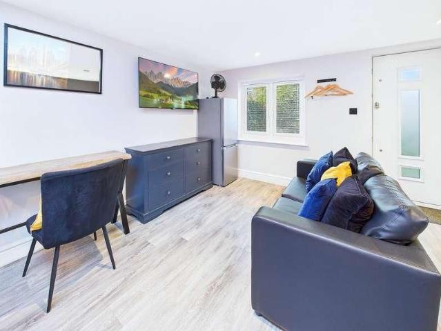 Studio for rent in London Borough of Ealing, Greenford
