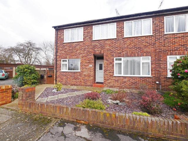 Apartment for rent in Cowley, Greater London