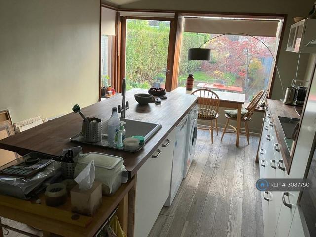 House for rent in Knaphill, Woking