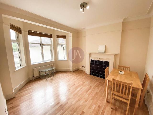 Apartment for rent in Temple Fortune, Greater London